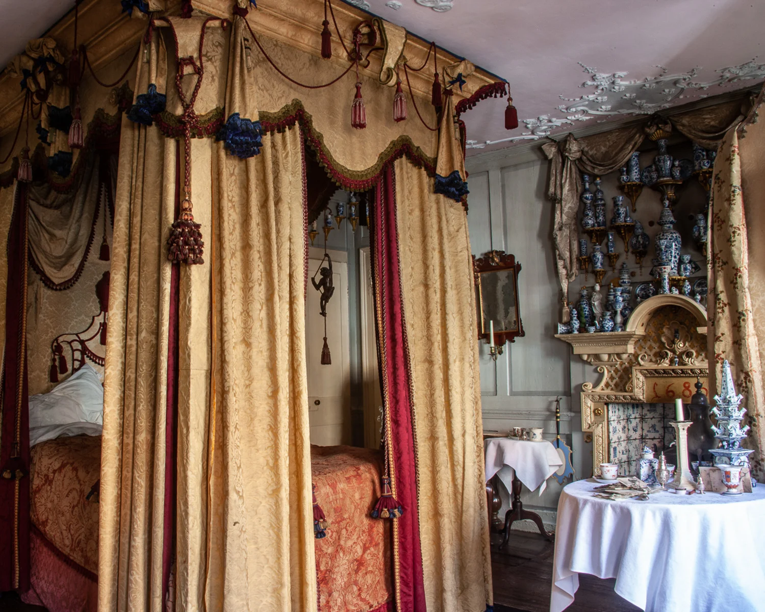 Bedroom in Dennis Severs House London Photo_ Dennis Severs House