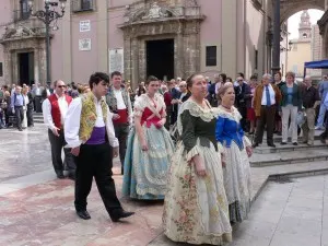 Folk dancers in Turia gardens in Valencia