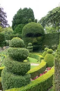 Faces in the Abbey House Gardens, Malmsbury Photo: Heatheronhertravels.com