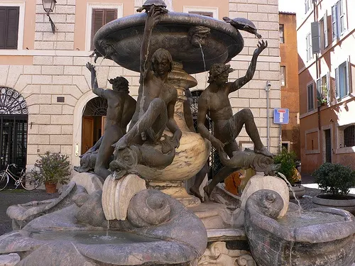 Turtle fountain in Piazza Mattei Photo: Heatheronhertravels.com