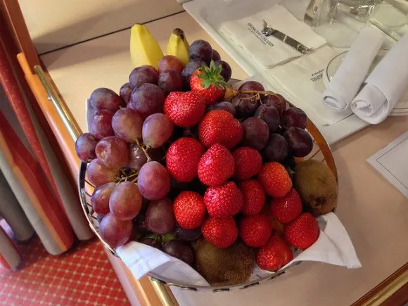 Fruit in our Stateroom on Crown Princess Photo: Heatheronhertravels.com