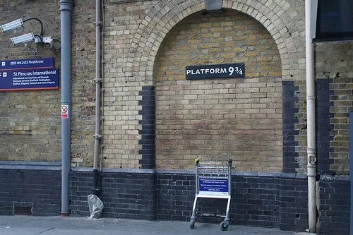 Platform 9 3/4 at Kings Cross Station Photo: eddiejdf on Flickr