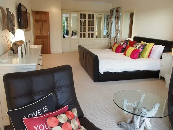 Master bedroom at Stargazers in St Mawes - St Mawes Retreats Photo: Heatheronhertravels.com