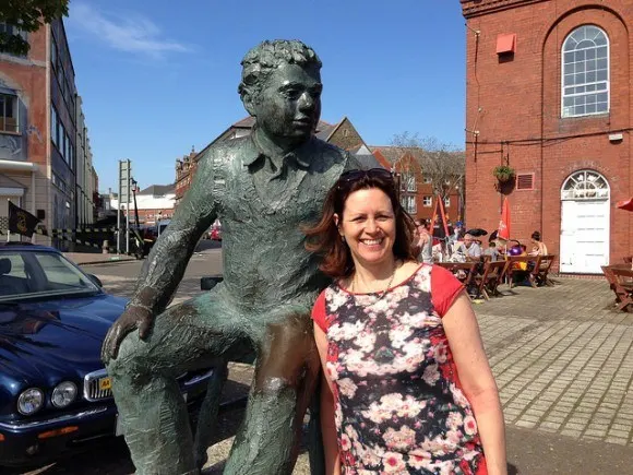 With the Dylan Thomas statue in Swansea Photo: Heatheronhertravels.com