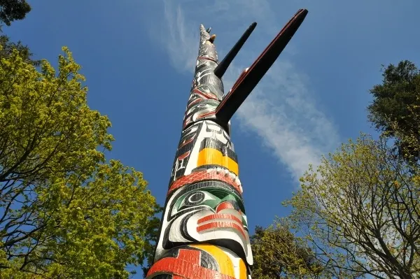 Things to do in Victoria BC , Beacon Hill Park Totem, Victoria, BC Photo: gr8traveltips.com