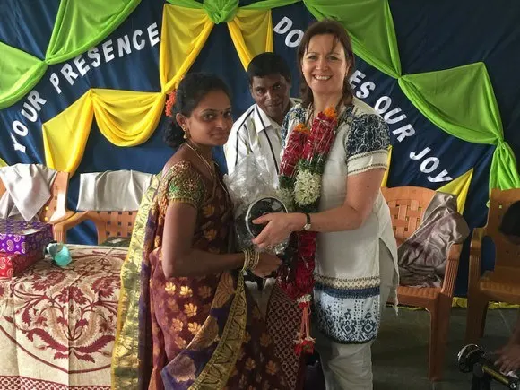 Presenting sewing machines at the tailoring project at Nandikotkur, India Photo: Heatheronhertravels.com