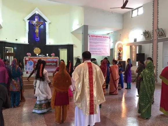 Mass at Mount Carmel church, Ananthapur, India Photo: Heatheronhertravels.com