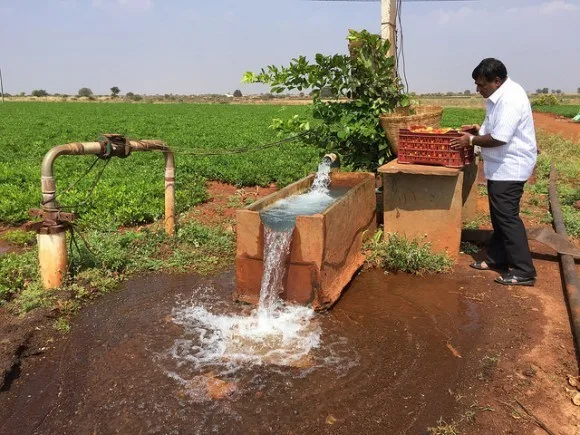 Water flowing from a Bore Well near Nandikotkur, India Photo: Heatheronhertravels.com