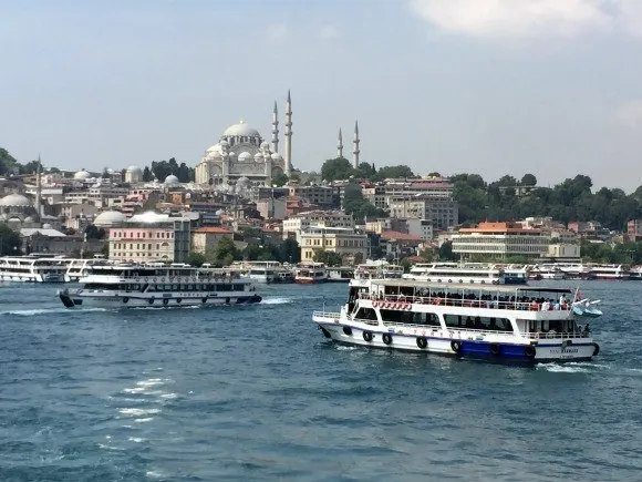 Ferries in near the Galata bridge in Istanbul Photo: Heatheronhertravels.com