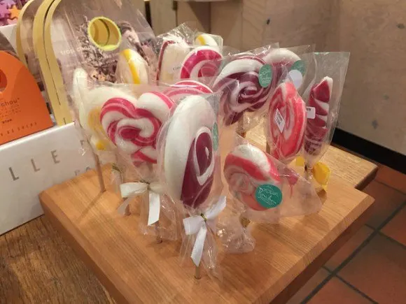 Heart lollipops at the Bonbon shop in Heidelberg Photo: Heatheronhertravels.com