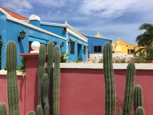 Aruba houses - Coloured houses of Aruba Photo: Heatheronhertravels.com