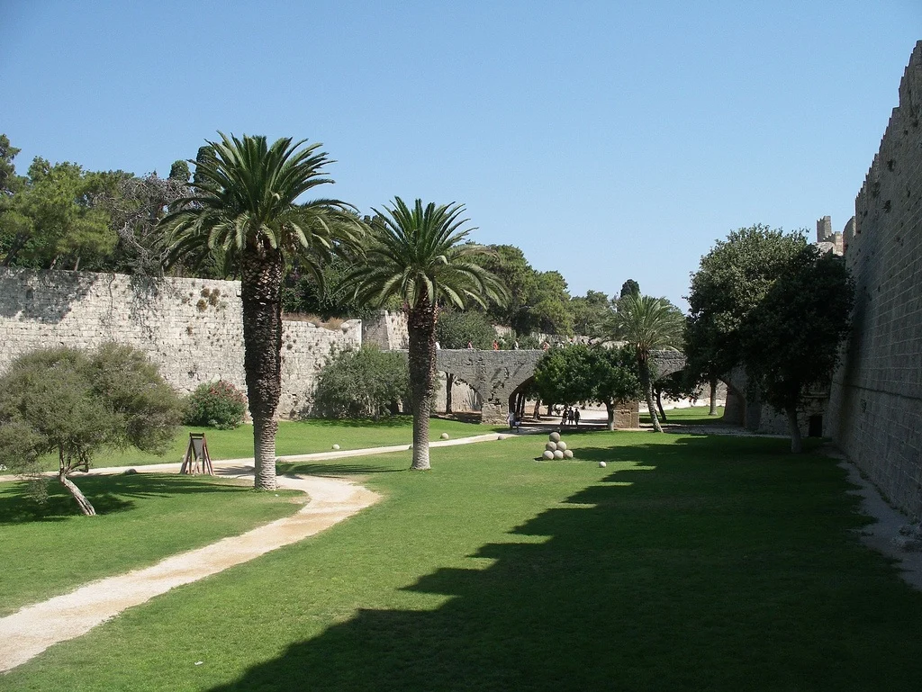 Castle Moat in Rhodes Photo: Shadowgate