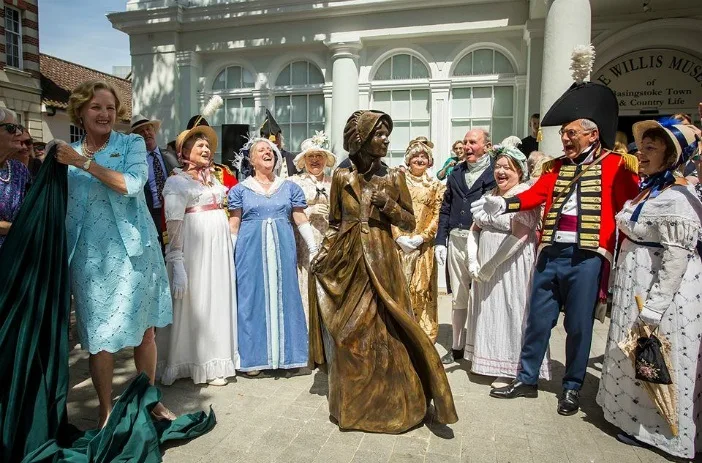 Jane Austen Statue in Basingstoke