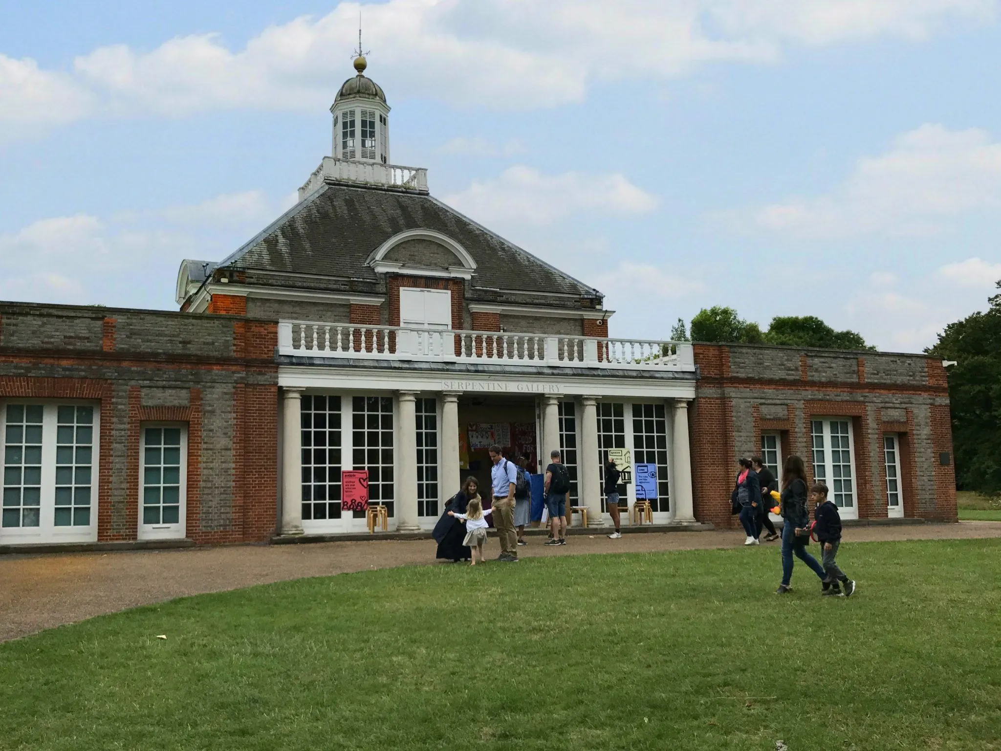 Serpentine Gallery in Kensington Gardens London Photo: Heatheronhertravels.com