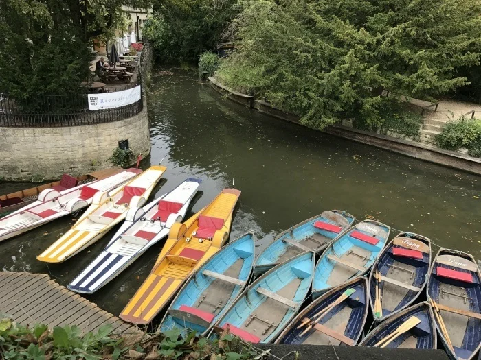 Punts at Magdalen Bridge - weekend in Oxford photo Heatheronhertravels.com