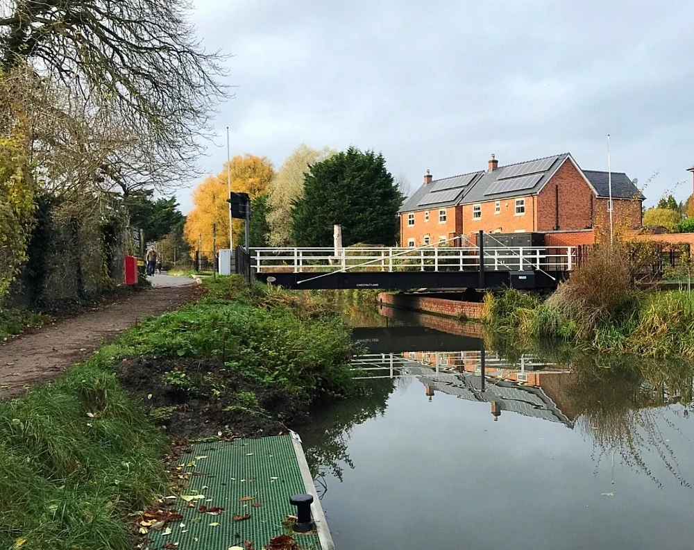 What to do in Stroud - Stroud Canal with Michael Paul Holidays Photo Heatheronhertravels.com