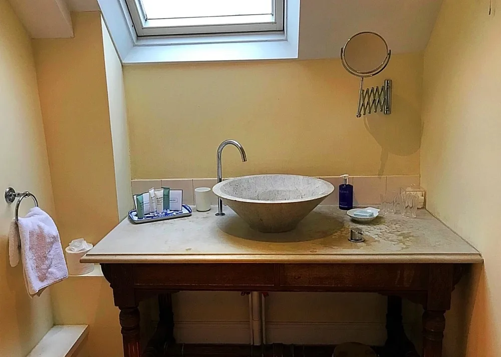 Our bathroom in Sandown - Bruern Cottages - Photo Heatheronhertravels.com