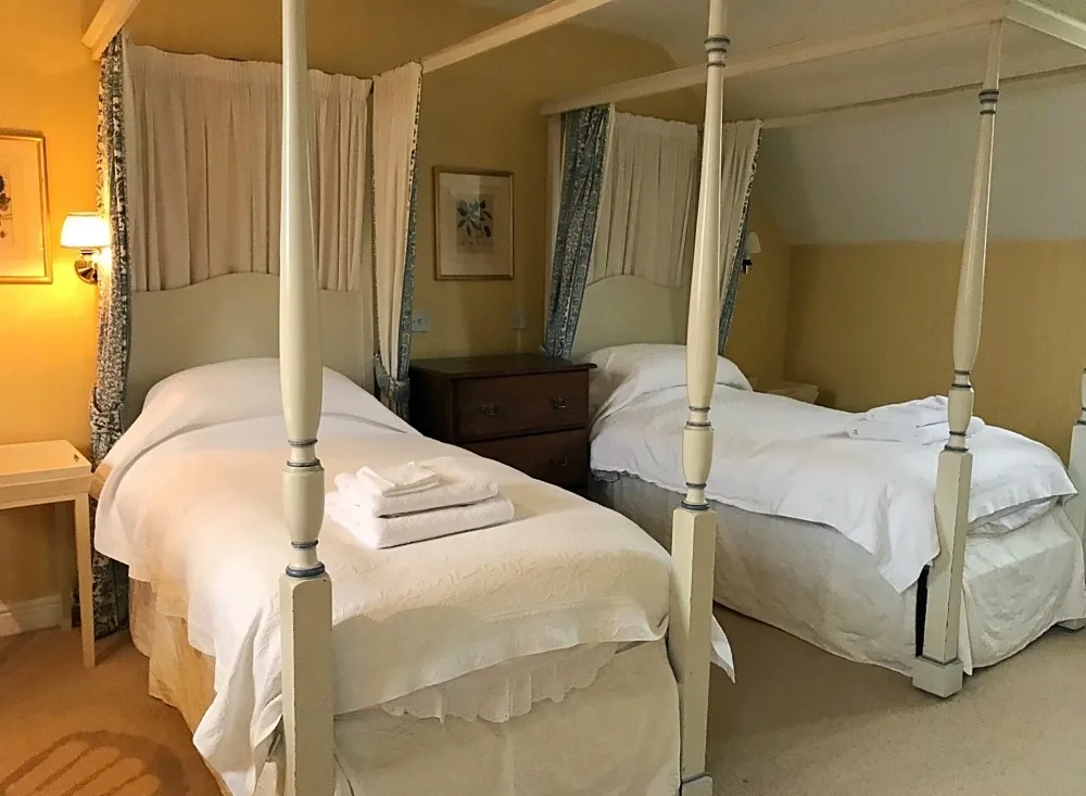 Twin Bedroom Sandown - Bruern Cottages - Photo Heatheronhertravels.com