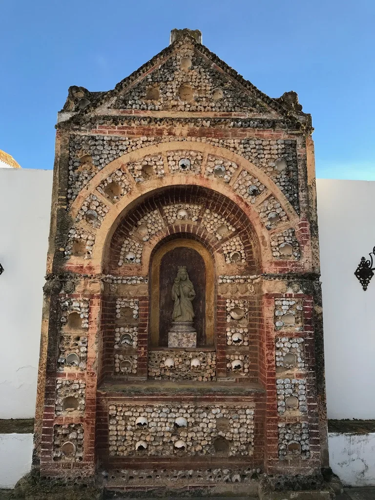 Places to see in Faro - Bone chapel in Faro Cathedral