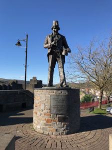 Tommy Cooper statue Caerphilly Photo Heatheronhertravels.com