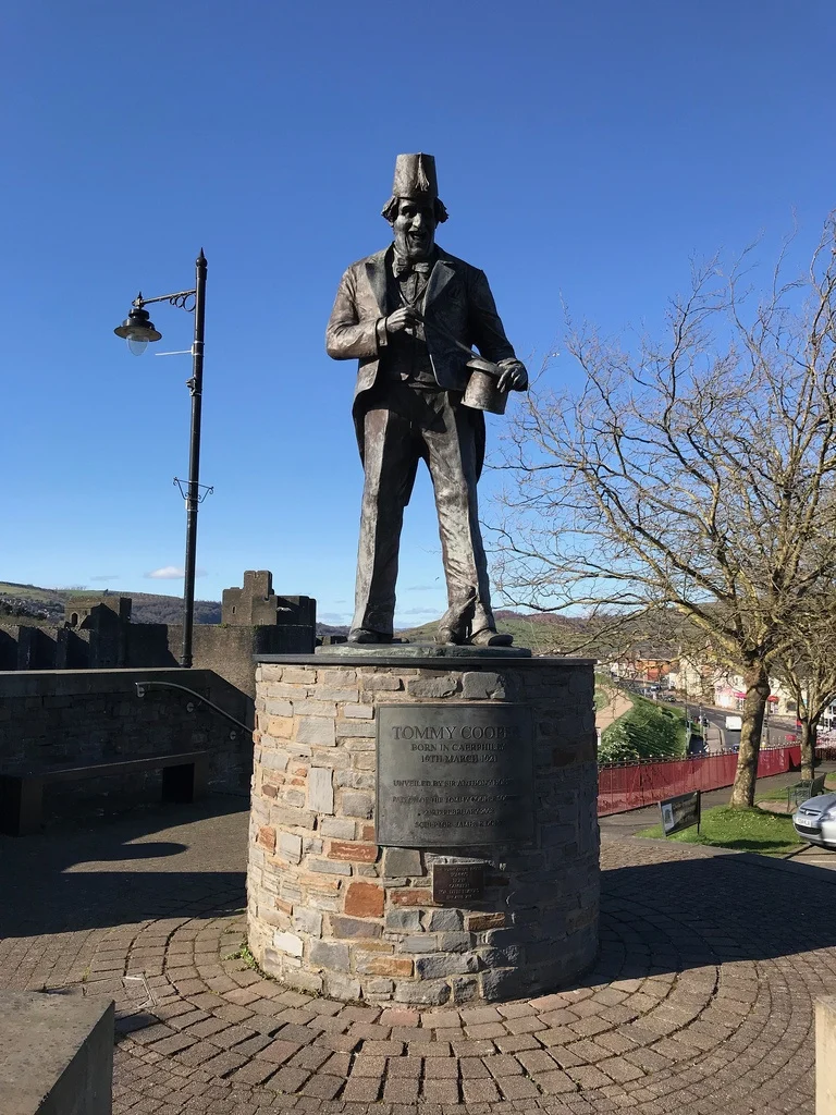 Tommy Cooper statue Caerphilly Photo Heatheronhertravels.com