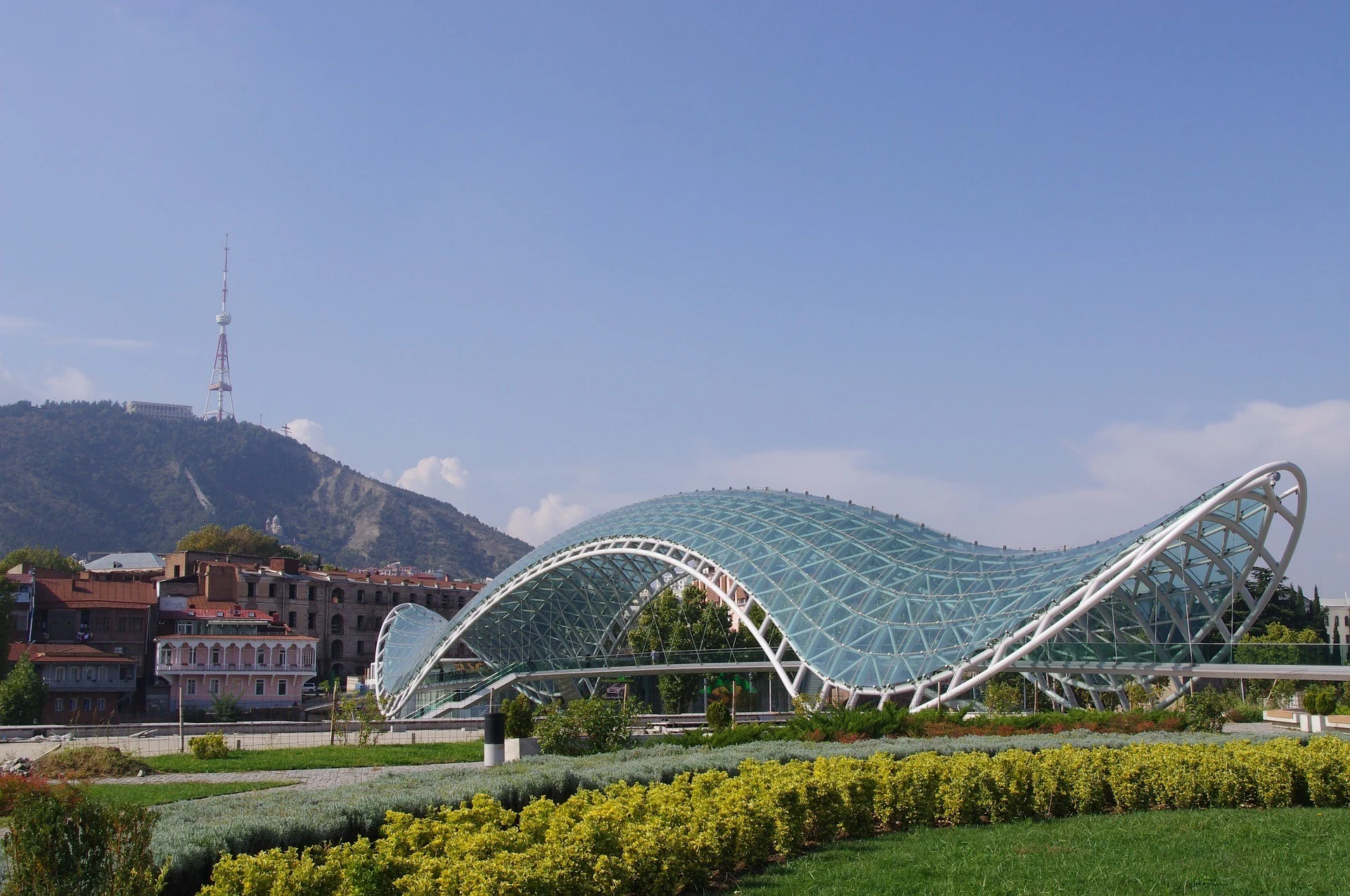 What to do in Tbilisi - Bridge of Peace Tbilisi Photo: cc Archikl on Pixabay 