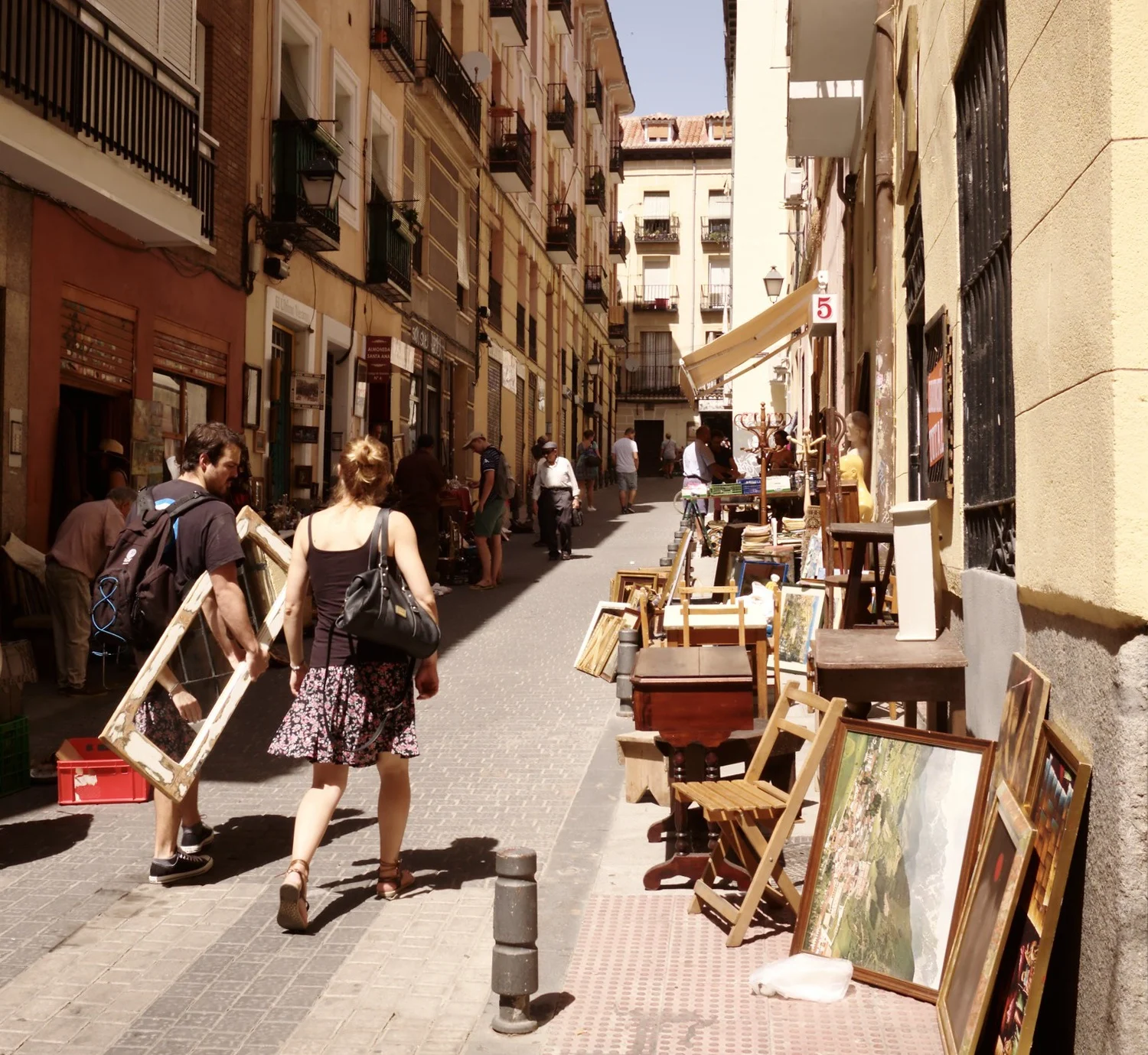 El Rastro flea market in Madrid by Nicolas Vigier