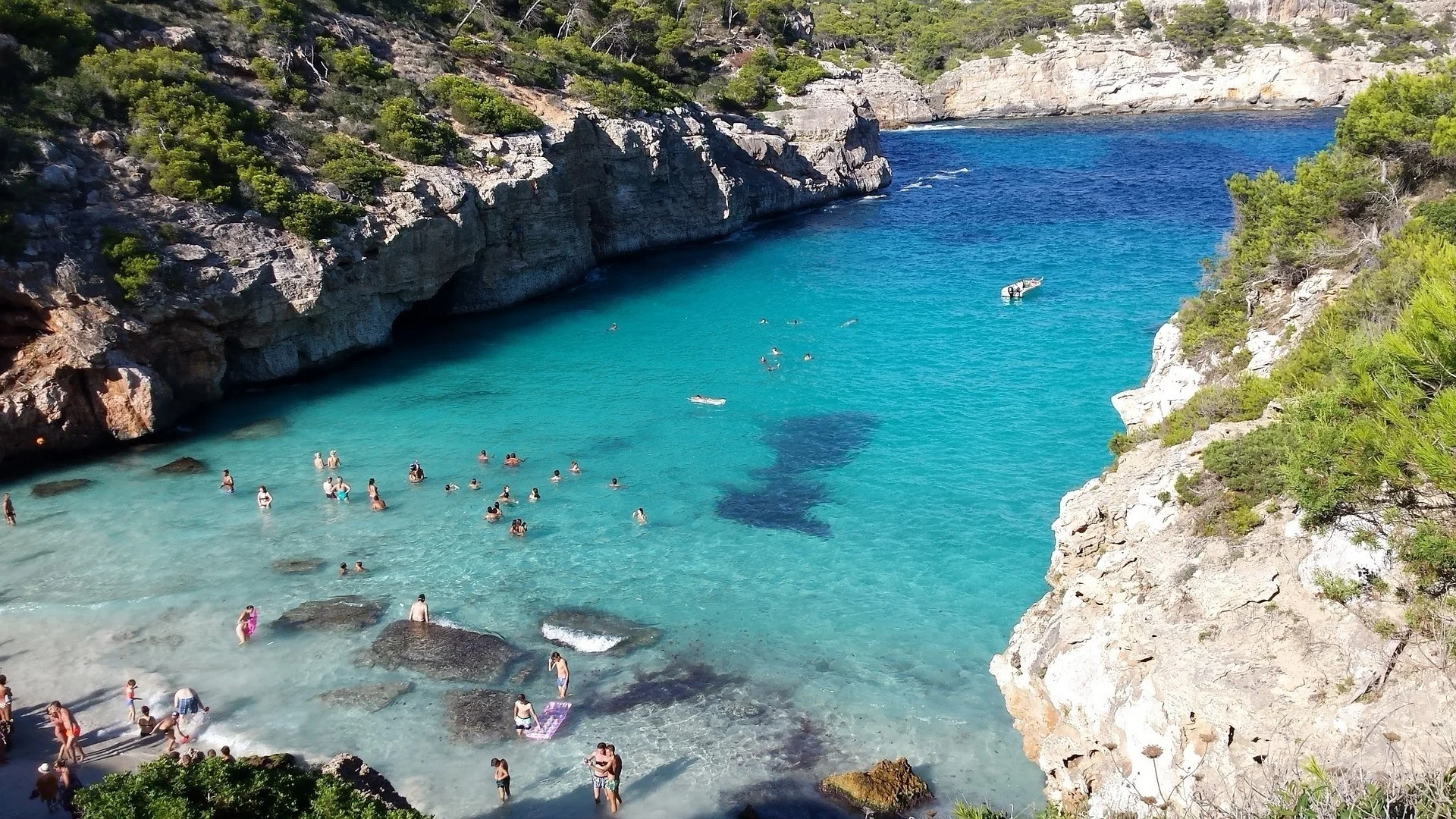 Port de Pollenca beach  Mallorca Guide, Tourist Attractions, Map