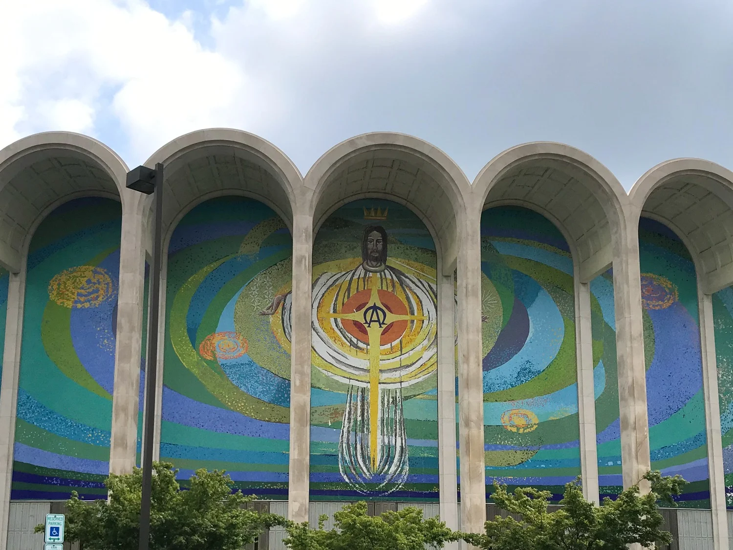 Eggbeater Jesus, First Baptist Church, Huntsville Alabama Photo: Heatheronhertravels.com