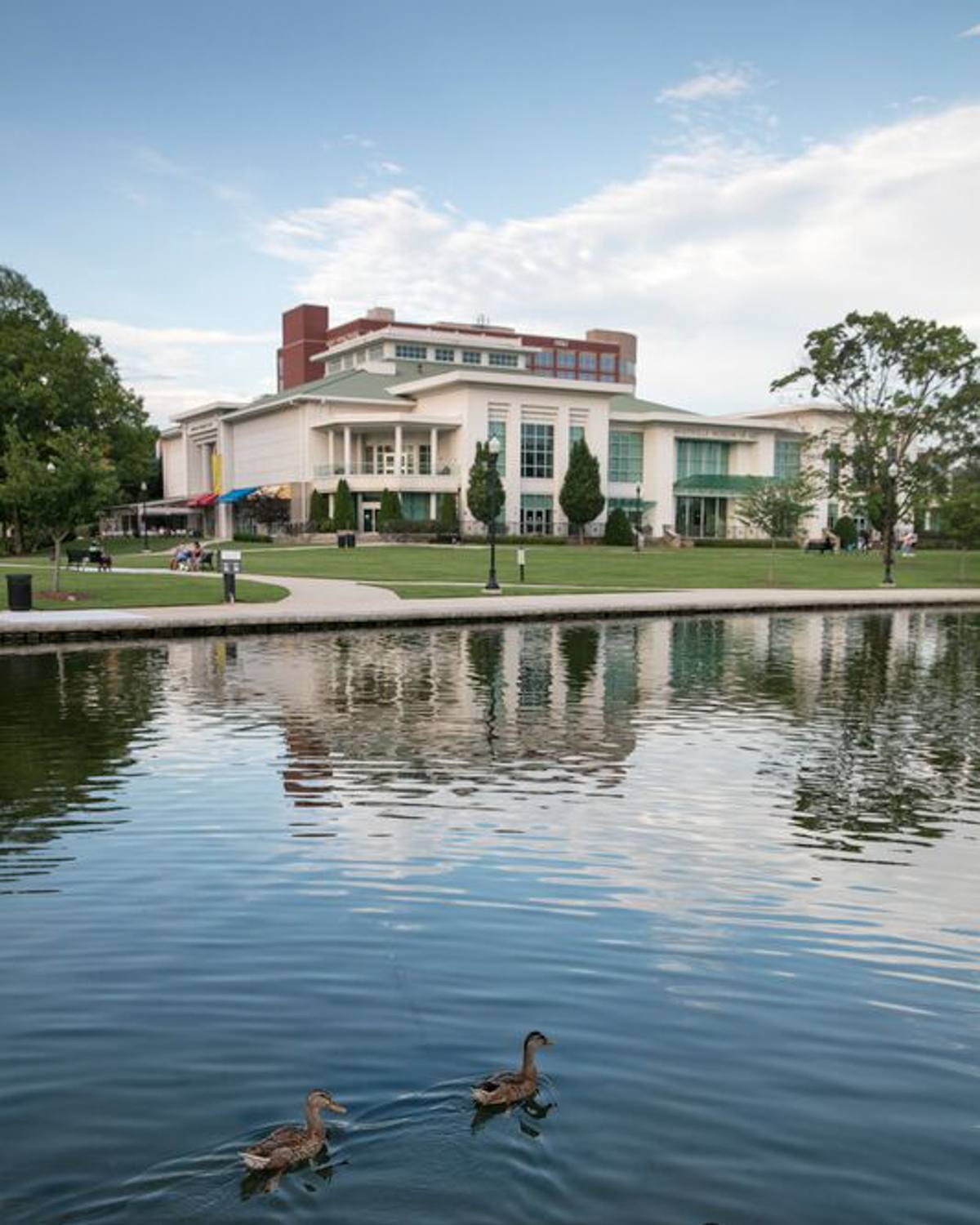 Huntsville Museum of Art, Alabama USA © Alabama Tourism Department ...