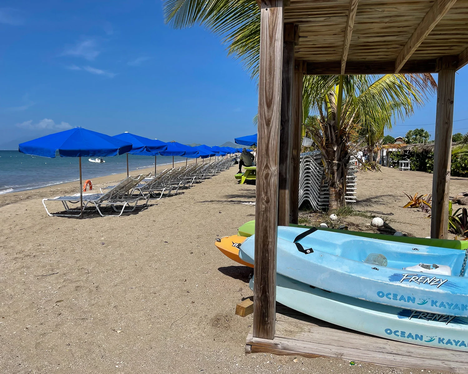 Pinneys Beach Nevis 