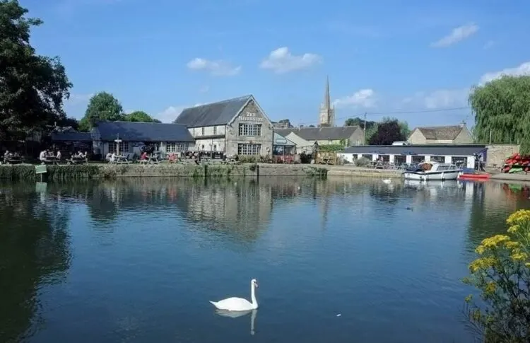 Riverside Inn Lechlade Gloucestershire