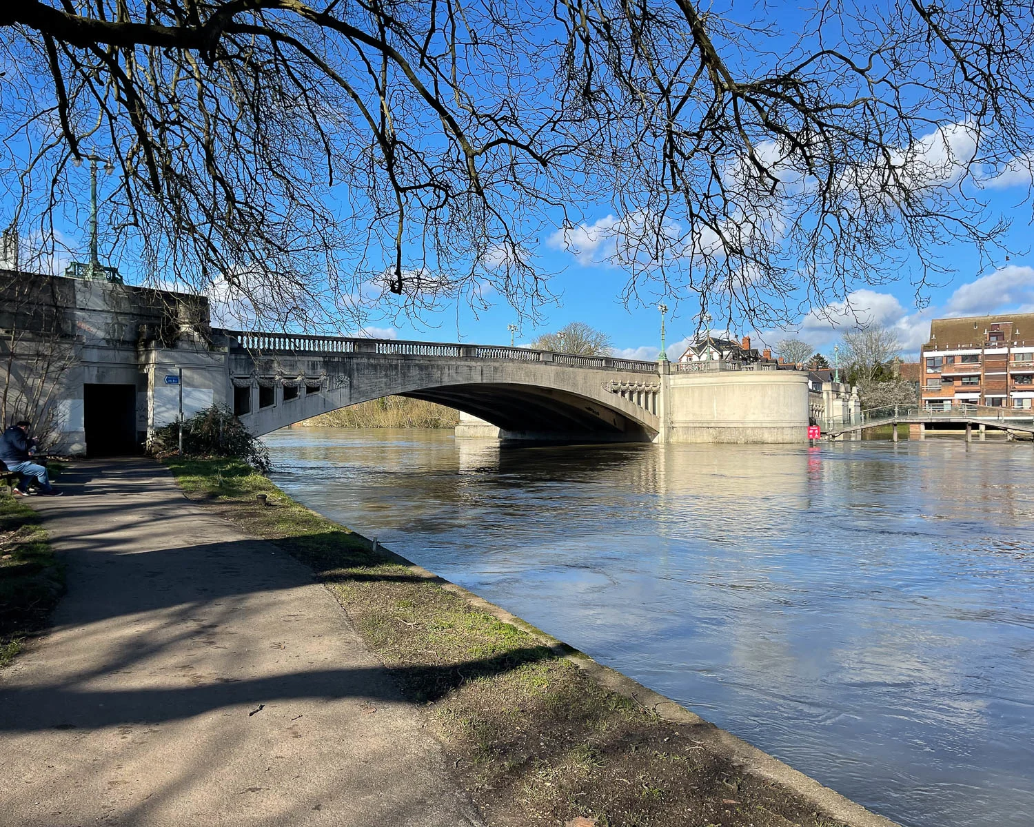 Caversham Bridge - Thames Path Photo Heatheronhertravels.com