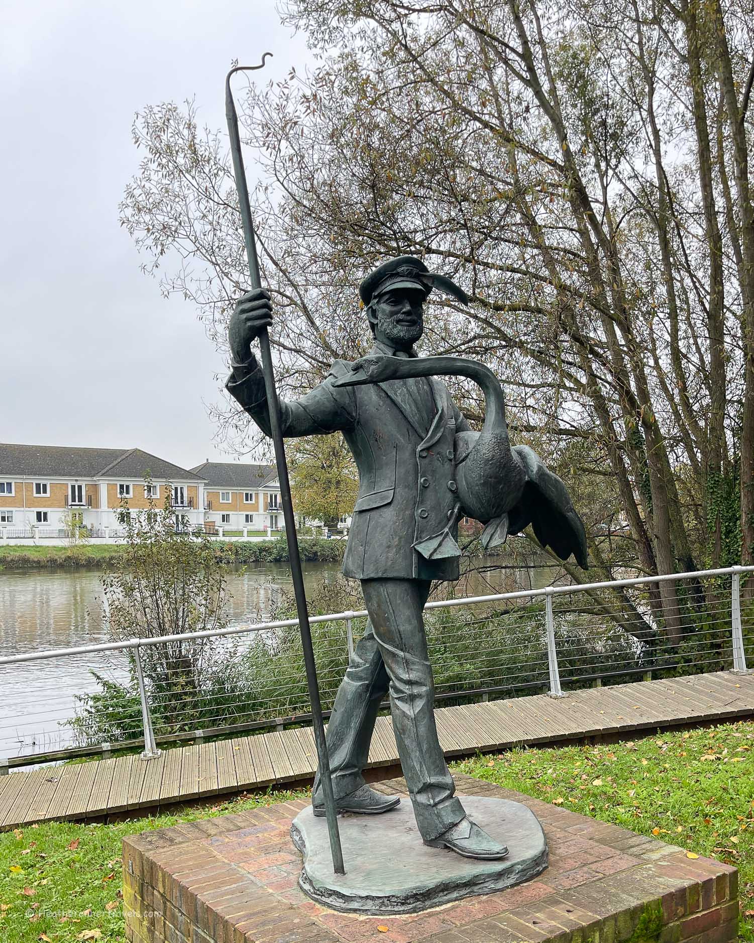 The Swanmaster by Diana Thomson at Staines - Hiking on the Thames Path National Trail Photo_ © Heatheronhertravels.com