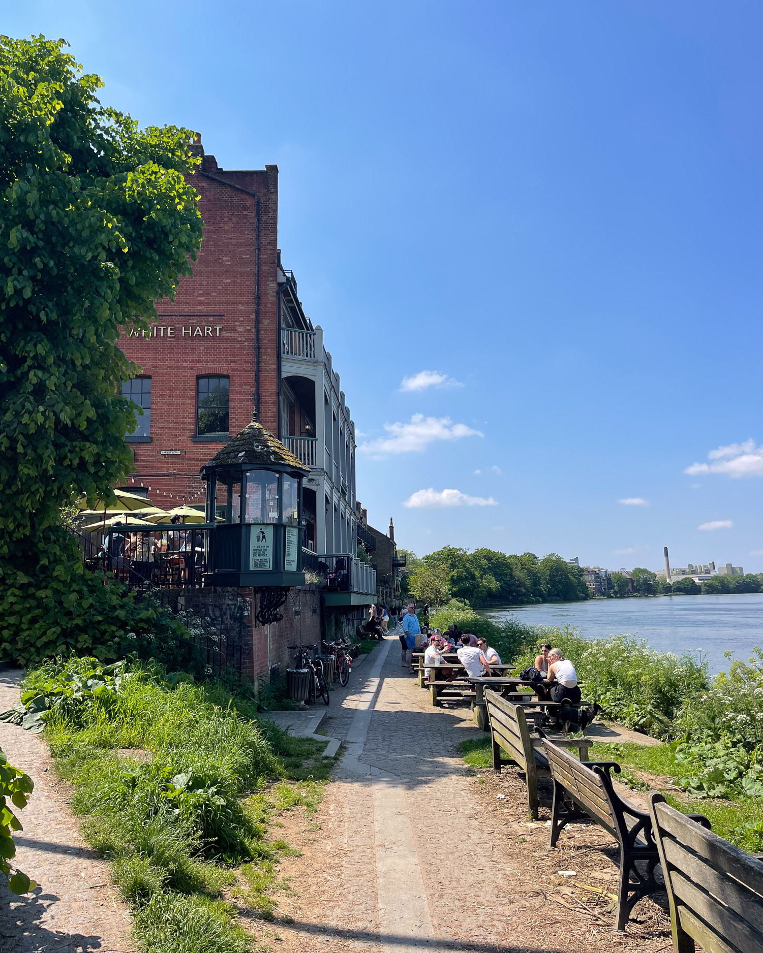 White Hart at Mortlake - Thames Path National Trail Photo Heatheronhertravels.com