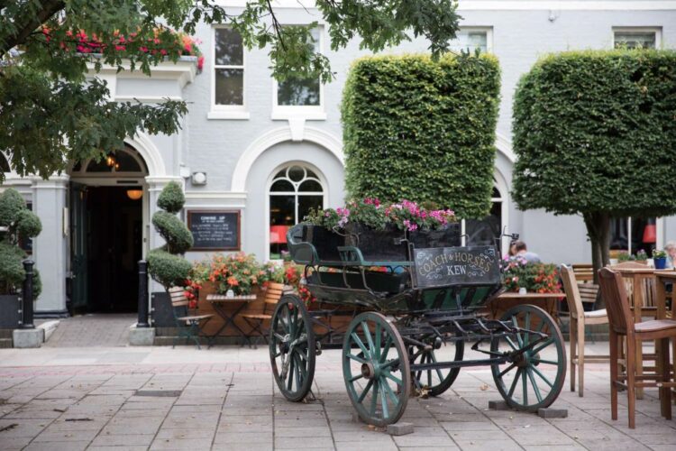 Coach & Horses Thames Path