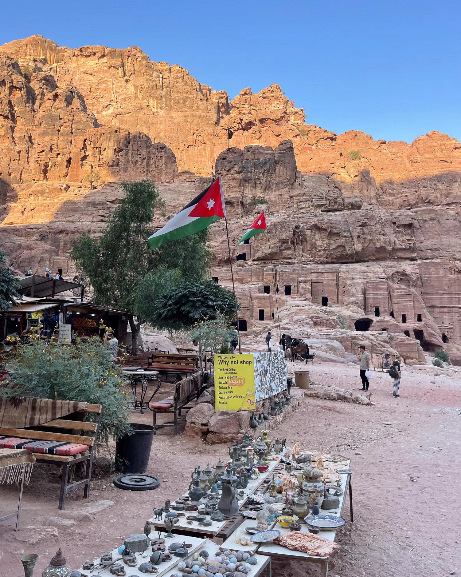 Aussie Explorer's Dream: Unraveling Mysteries in Egypt and Petra - Shopping for Souvenirs