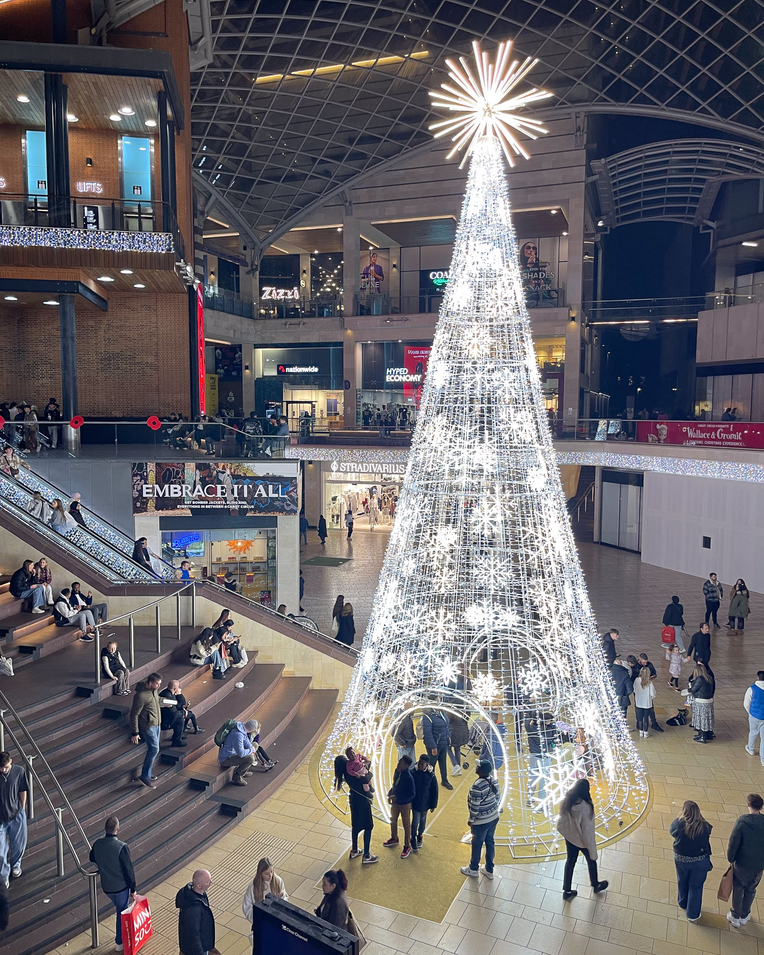 Cabots Circus - Christmas in Bristol Photo © Heatheronhertravels.com